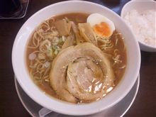 お昼ごはんは、コッテリとんこつラーメンじゃあ！