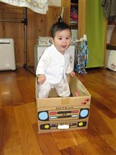 ダンボールをリサイクルして、baby専用キューブを作った♪