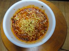 冷たいカップ麺の中身