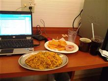 インターネットカフェで仕事・・・(＞。＜)