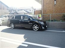 5人でプチ、車でへこみ、会話で盛り上がる。 5人でプチ、車でへこみ、会話で盛り上がる。