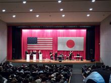 素敵な赤いバスと横須賀米軍基地