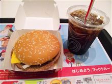 夜食といえばマック？（＞3&lt;)ぷっ