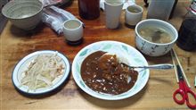 今日の夜食的な夕食…(^q^)…レトルトのビーフカレー