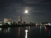 ☆　ちょっと変わった夜景が撮影できました。夜間なのに昼間みたい・・。 