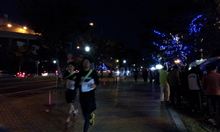 夜の帳も下りて