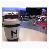 青山のホンダで休憩