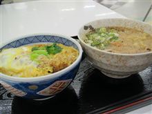 今日のブランチは、酒々井PA スタミナセット 930円
