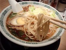 今日のディナーは、池袋「熊本ラーメン 桂花」細麺太肉850円 替玉100円