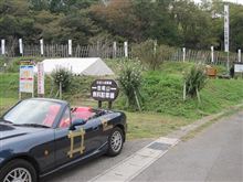 笹尾山で馬防柵をつくろう　というイベントがありますよ。