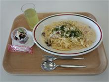 ベーコンときのこのクリームソースパスタ（タリアテッレ、大盛）＋チョコレートパフェ