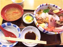 海鮮丼～♪(ﾟ▽^*)ﾉ⌒☆