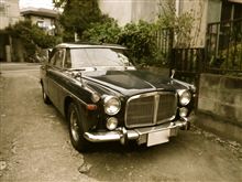 Rover P5 ☆ 秋、枯れ葉、紺色のセダン、内装の皮のかほり。