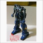 黒いガンダムの下半身装甲