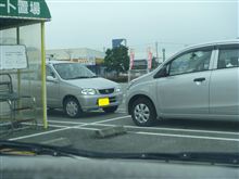 お年寄りは「後ろ向き駐車」が苦手な訳。