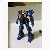 黒いガンダム、胸と左腕の装甲