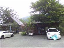 写真は某峠の某うどん屋の駐車場です（笑）
