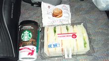 今日の間食…(^q^)…ローソンにて…