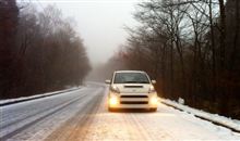 富士山スカイライン　今日は逆回りで今シーズン初の雪道
