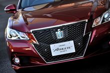 《２０１２年記事》『新型クラウン発表。驚愕の新フロントフェイス！』＜カービュー＞／気になる新型クラウン。