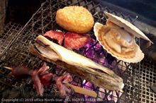 昼食は炭火焼き