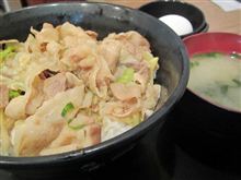 今日のディナーは、品川駅 品達「伝説のすた丼屋」すた丼肉増し770円