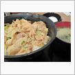 今日のディナーは、品川駅 品達「伝説のすた丼屋」すた丼肉増し770円