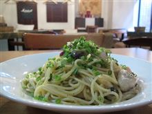 今日のランチは、「東京基地バル」パスタランチ780円＋大盛150円＋ドリンク100円