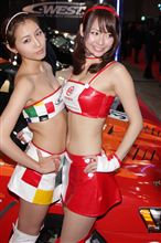 オートサロン2013 赤西あやさん（左） 蒼井晴香さん（右）