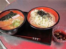 今日のランチは、「五島列島」五島きつねうどん540円＋さぬきざるうどん340円
