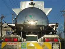 前を行くまぶしい車両