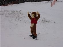 昨日は久しぶりのスキーで体が痛い（Ｔ_Ｔ）　明日から東京出張！　