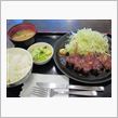今日のブランチは、九段南「東京厨房」懐かしトンテキ定食 980円＋ツナサラダ280円