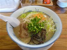 とんこつラーメン（琉球とんこつ　麺や縁）