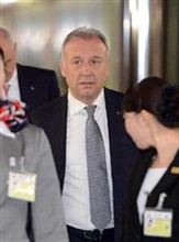 ザック監督「私の責任」選手、サポーターに謝罪