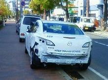 アクセラ教習車のオシリ