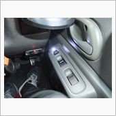 運転席の窓を開けるつもりが