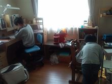 朝も早よから宿題ですか。。。(￣x￣;)ｳﾍﾍ