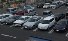 とあるお店の駐車場にて・・・・