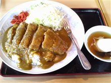 フォークで食べるカツカレー(&#180;∀｀*)