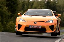 レクサス　LFA　　　飛んでます!!（笑）