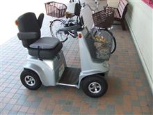 なんと・・・こんな車にも本格的アルミホイール！