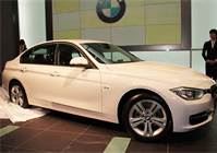 BMW 320i を普通に乗っている人は　「お金に余裕がある、、、金持ち??」