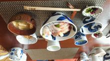 小安丸で食事。
