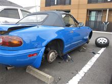 ホイル内側込みで洗車。