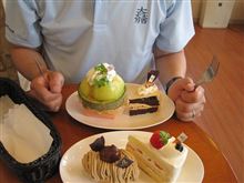 待ちに待った、夏のメロン丸ごとケーキ。