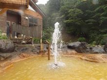 日本唯一？　間欠泉秘湯“広河原温泉”