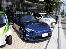 信号待ちで、、、見かけた　濃紺色　のBRZ　　　　なかなかGOOD　でした。 