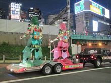 ロボットレストランの宣伝カーみっけ！