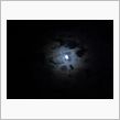 夜風が涼しいですよ(^3^)/(※スマホ撮影の月の写真です)